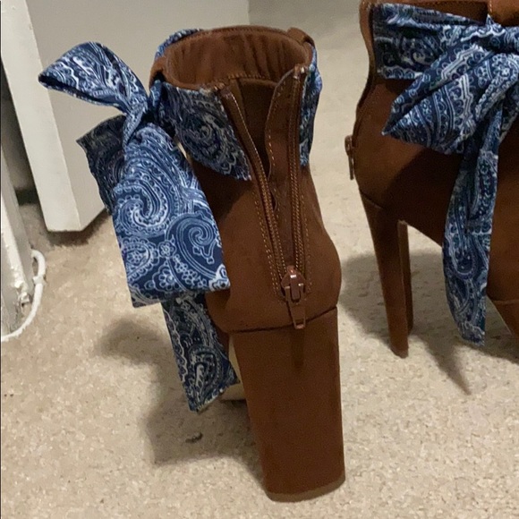 Boots - Picture 3 of 4